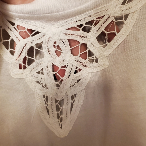 Torrid t-shirt - Picture 2 of 3